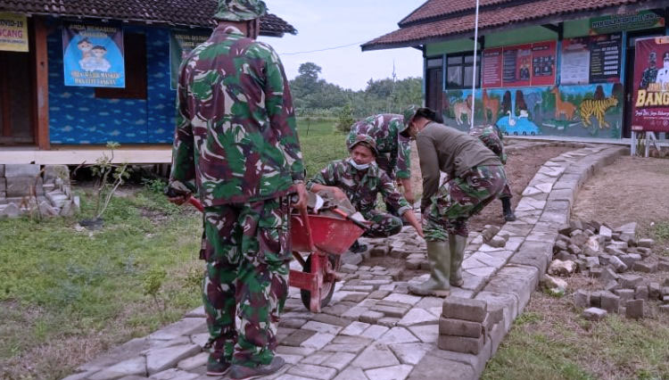 Tmmd Kodim Bojonegoro Paving Bekas Dialih Fungsikan Times Indonesia