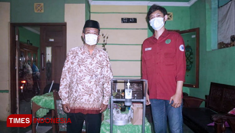 Mahasiswa KSM-T Unisma Malang Bikin Alat Handsanitizer Sistem Injak