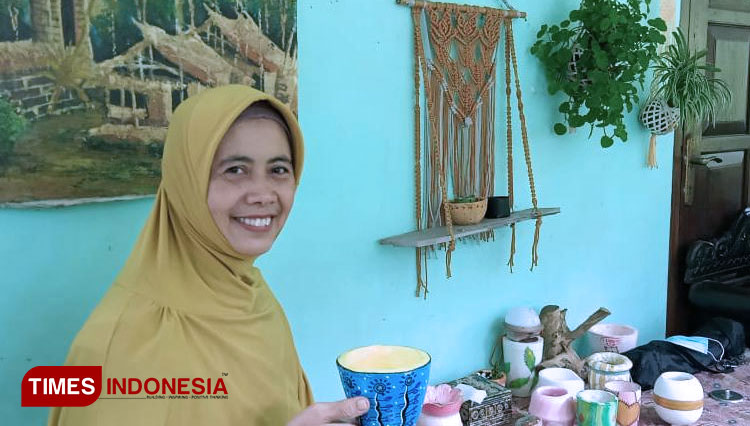 Ibu di Banyuwangi Ubah Sampah Jadi Kerajinan Bernilai Rupiah