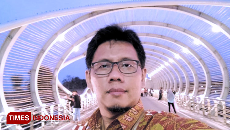 Seekor-monyek-dengan-ekor-panjang-ketika-berada-2.jpg