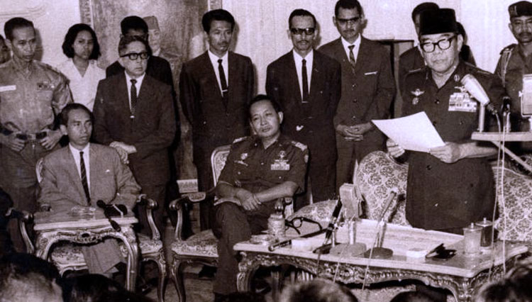 Soekarno Menyerahkan Kekuasaan