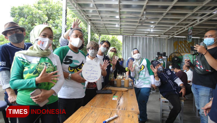 Wakil Wali Kota Bandung, Yana Mulyana, saat Kick Off Program Go Food Festival Kuliner Tradisional Bandung, di Studio Gojek Bandung, Jumat (12/3/21).(FOTO: Humas Pemkot for TIMES Indonesia)