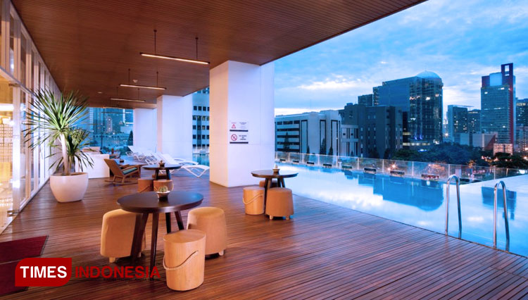 Captivating infinity pool at the 5th floor of JS Luwansa. (Photo: JS Luwansa for TIMES Indonesia)