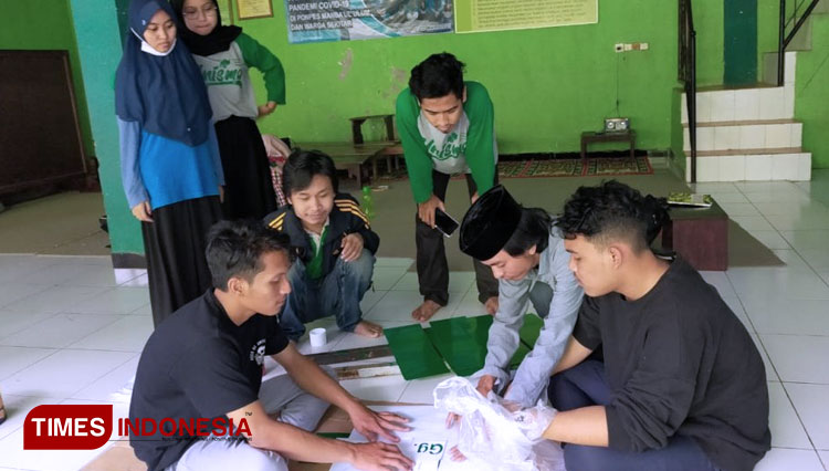 Mahasiswa KSM-T Unisma Malang Bikin Plang Gang Perumahan, Permudah Ojol