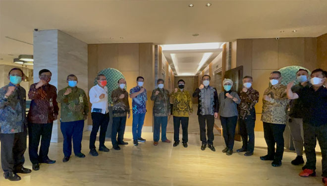 Forum Komunikasi Asosiasi Pengusaha (Forkas) Jawa Timur bersama Anggota DPR RI Indah Kurnia saat audiensi dengan Kantor Wilayah Direktorat Jenderal Pajak (Kanwil DJP) Jawa Timur I. (Foto: Dok.Forkas Jatim)