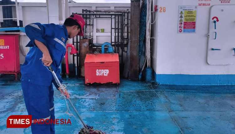 Perawatan kapal oleh ABK b