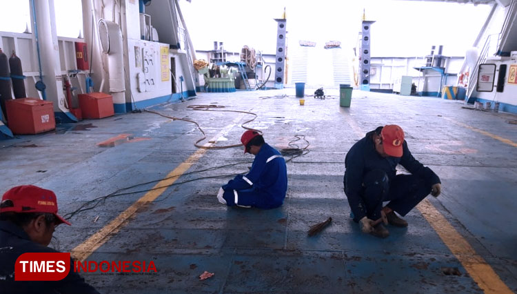 Perawatan kapal oleh ABK c