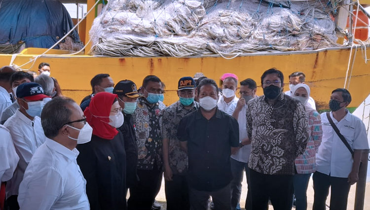 Menteri KP RI Kunjungi Pelabuhan Perikanan Karangsong Indramayu