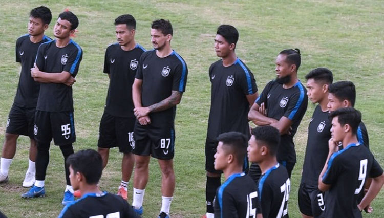 Para pemain PSIS Semarang saat menjalani latihan bersama di lapangan (foto: Instagram/PSIS Semarang)