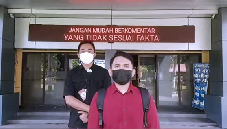 Warga asal Slawi, Kabupaten Tegal, berinisial AM saat menyampaikan permohonan maaf di Polres Surakarta (FOTO: Instagram/Polres Surakarta)