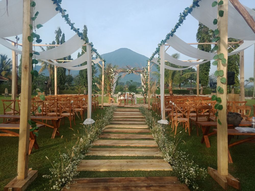 Pesta Pernikahan Bernuansa Alam 3