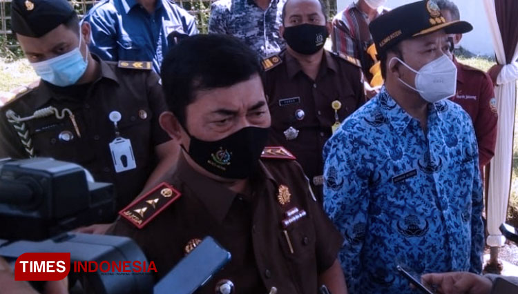 Kajati Jawa Tengah Priyanto saat memberi keterangan soal penetapan tersangka korupsi 1,9 Miliar Dana JPS Covid19 di Banyumas. (FOTO: Rama Prastyo For TIMES Indonesia) 