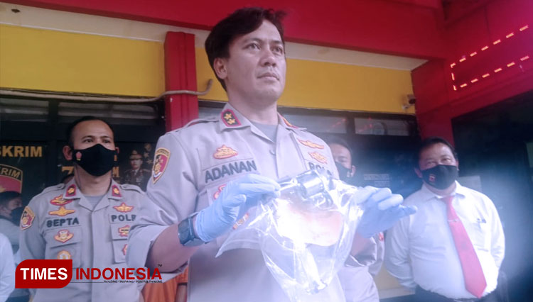 Polrestabes Bandung Amankan Pria Todongkan Senpi ke Warga
