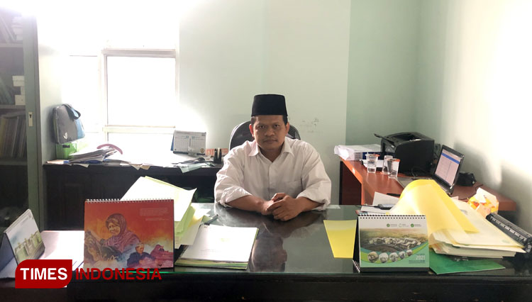 Imam Ahmad, MAg, The Head of Academic  UIN Malang, Imam Ahmad, MAg on his office at the third floor. (Photo: Nadira Rahmasari/TIMES Indonesia)