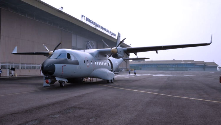 SecDef of Indonesia Delivered CN235-220 MPA Patrol Aircraft to Senegal