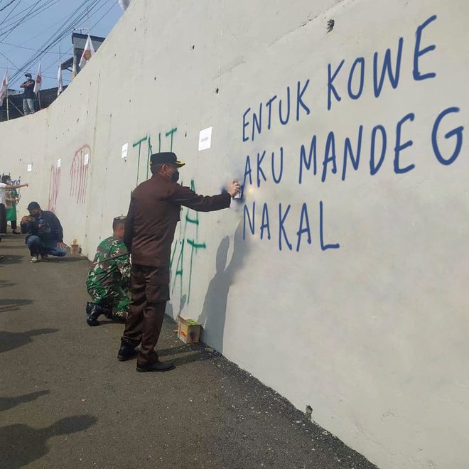 Grafiti Jembatan Kedungkandang 10