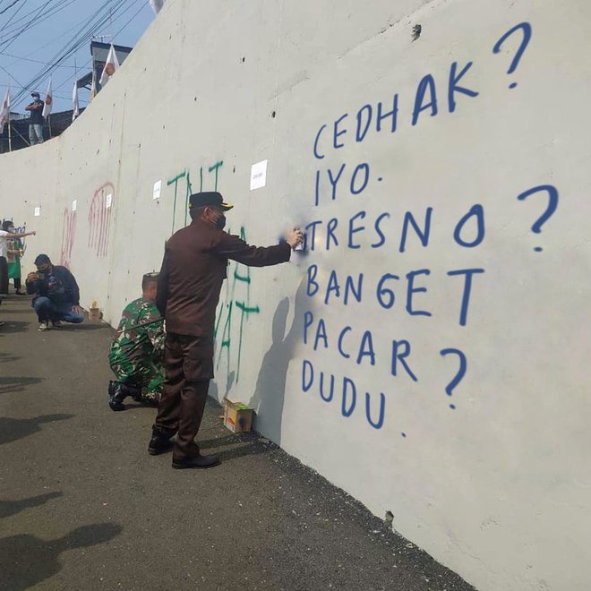 Grafiti Jembatan Kedungkandang 12