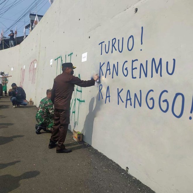 Grafiti Jembatan Kedungkandang 13