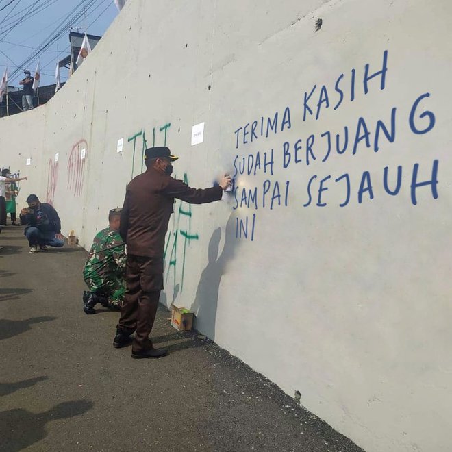 Grafiti Jembatan Kedungkandang 14