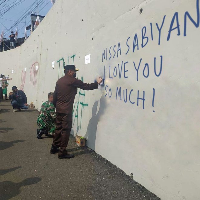 Grafiti Jembatan Kedungkandang 15