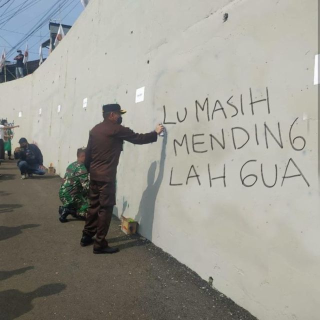 Grafiti Jembatan Kedungkandang 3
