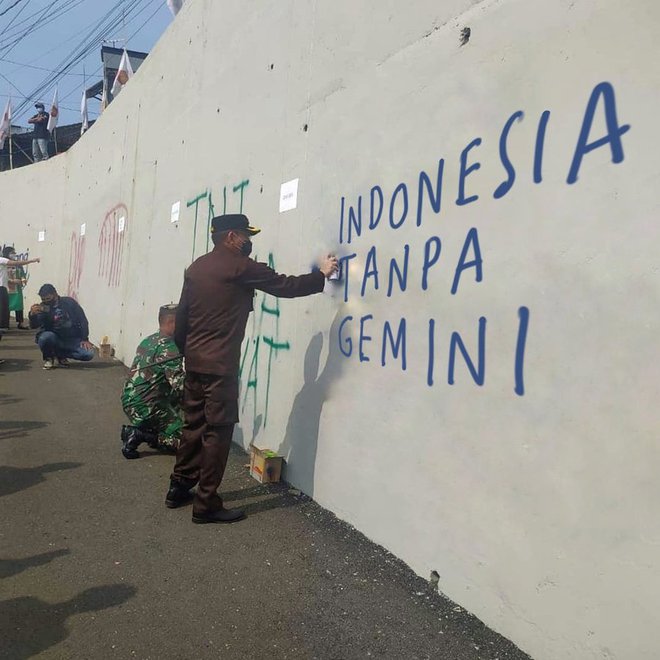 Grafiti Jembatan Kedungkandang 9
