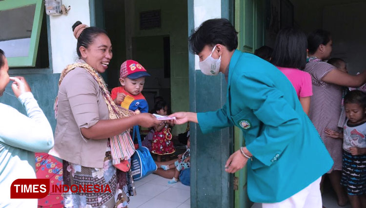 Anak-Anak di Bimbingan Belajar Jadi Sasaran Pembagian masker KSM-T Unisma Malang