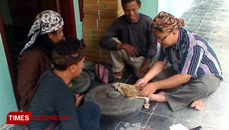 Peralatan Ronggeng Gunung b