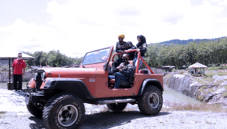 Jeep Adventure b
