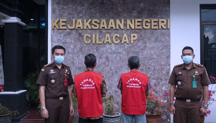 Dua tersangka baru dalam kasus korupsi dana desa Buluhpayung, Kesugihan, Cilacap, dan kini keempatnya ditahan di Lapas Cilacap. (FOTO: Dok. Kejari Cilacap FOR TIMES Indonesia) 