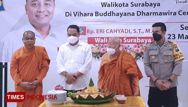 Vihara BDC Bagikan 500 Ton Beras untuk Warga Kurang Mampu di Surabaya