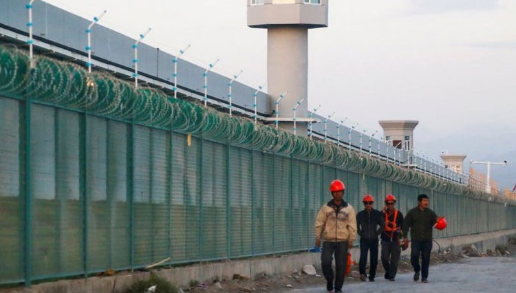 Kamp penahanan yang diperuntukkan kelompok minoritas yang dibangun China di wilayah Xinjiang  (FOTO:BBC/Reuters)