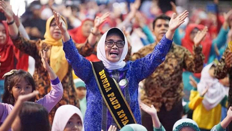 Walikota Bontang, Neni Moerniaeni saat bersama Paud Se Kota Bontang (Foto: Humas Protokol Pemkot Bontang)