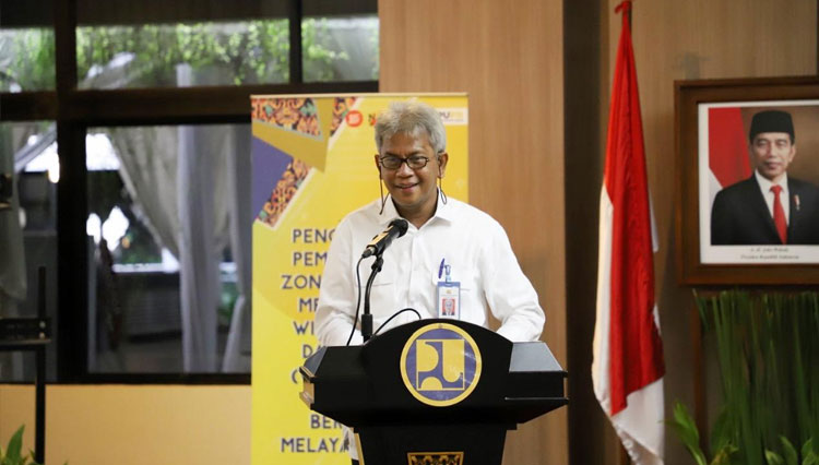 Inspektur Jenderal Kementerian PUPR RI T. Iskandar saat memberi sambutan di pencanangan Zona Integritas menuju WBK/WBBM bagi enam unit kerja di lingkungan Direktorat Jenderal Cipta Karya pada tahun 2021, Senin (23/3/2021). (Kementerian PUPR RI)