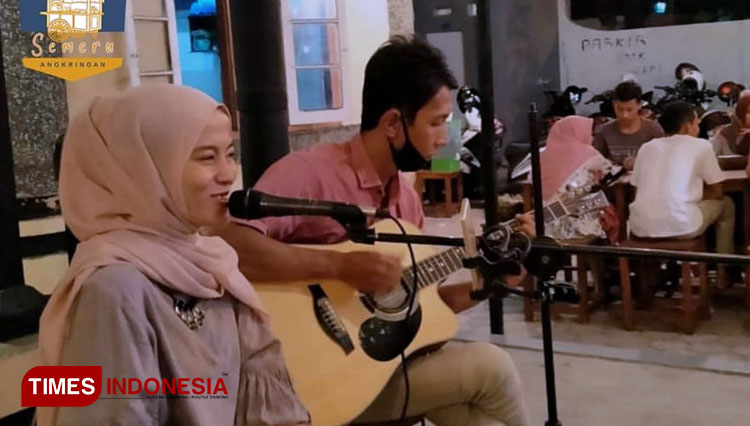 Angkringan Semeru live musik