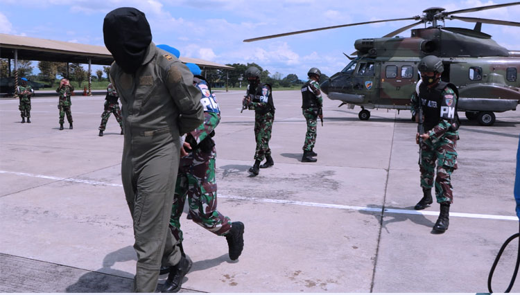 Helikopter Asing Dipaksa Mendarat Skadron 3 Lanud Iswahjudi, Ternyata Begini...