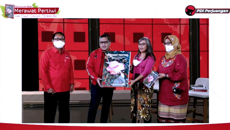 Sekjen PDI Perjuangan dalam acara peluncuran buku 'Merawat Pertiwi, Jalan Megawati Soekarnoputri Melestarikan Alam' secara virtual. (FOTO: Dok. PDI Perjuangan for TIMES Indonesia)