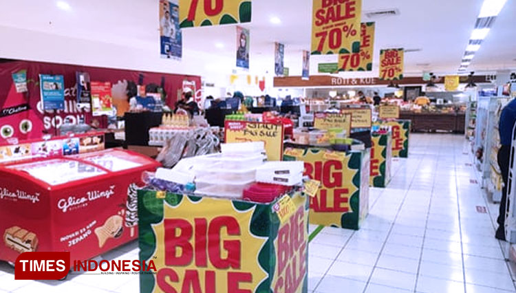 Promo Big Sale di toko retail Giant dalam menyambut bulan suci ramadhan 2021, Rabu (24/3/2021). (FOTO: Lely Yuana/TIMES Indonesia)