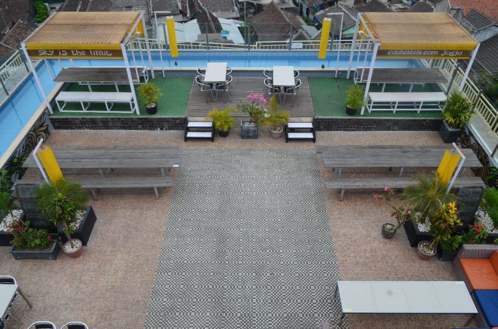 Rooftop Edu Hostel Jogja 3