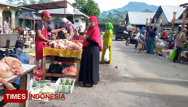 Lapak Sayur Di Pasar Salak Banjarnegara Mulai Ramai Times Indonesia