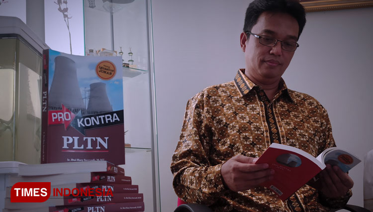 Masa Depan Reaktor Nuklir Ir Dwi Hary Soeryadi Luncurkan Buku Pro