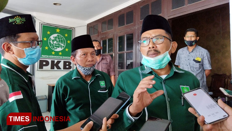 Ketua DPC PKB Surabaya, Musyafak Rouf dalam kesempatan wawancara bersama awak media. (Foto: Ammar Ramzi/Times Indonesia) 