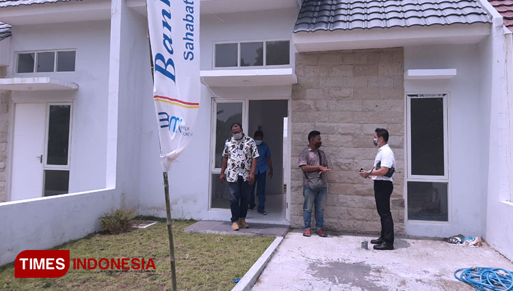 Model rumah yang ada di Grand Kedamean Regency. (Foto: Akmal/TIMES Indonesia)