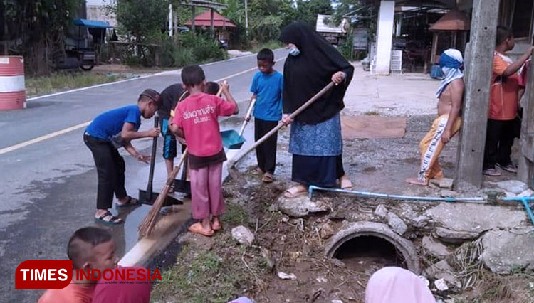 Mahasiswa Asal Thailand, Laksanakan KSM-Tematik Unisma Malang di Kampung Halamannya
