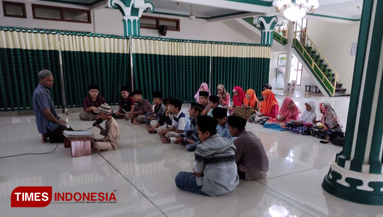 Kegiatan Keagamaan Bersama Mahasiswa KSM Unisma Malang