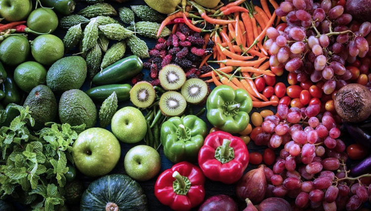 Ilustrasi - Buah dan Sayur. (FOTO: Foodbeast)