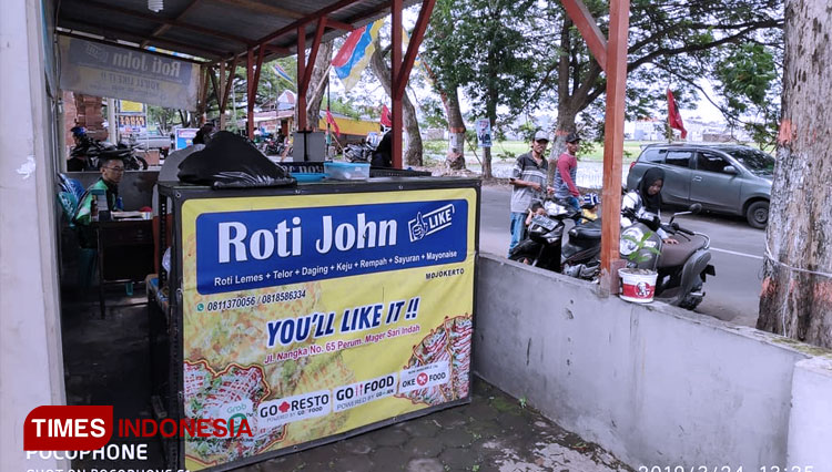 Foto: Outlet Roti John di jalan Nangka No. 65 Perumahan Magersari Indah - jalan Semeru, Kota Mojokerto. Sabtu (27/03/2021)(Foto: Thaoqid Nur Hidayat/TIMES Indonesia)
