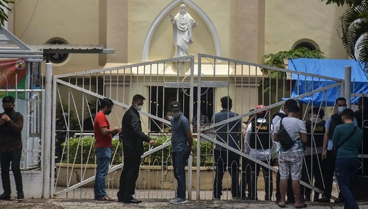 Bom bunuh diri di Gereja Katedral Makassar (Foto: AFP/INDRA ABRIYANTO)
