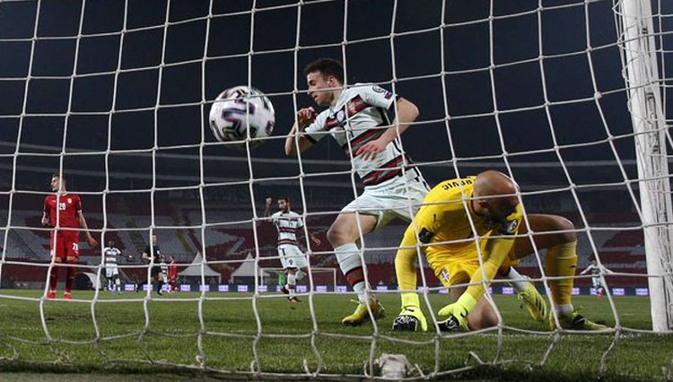 Portugal harus puas bermain imbang lawan Serbia. (fOTO: AFP/PEDJA MILOSAVLJEVIC)