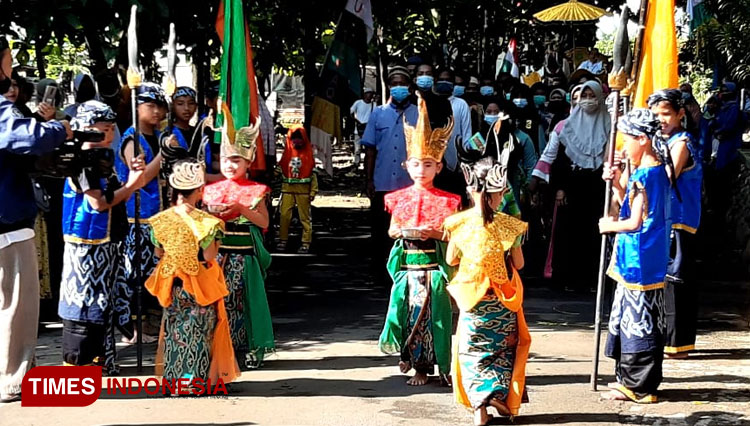 Situs sejarah dan wisata religi Pasarean Cirebon b